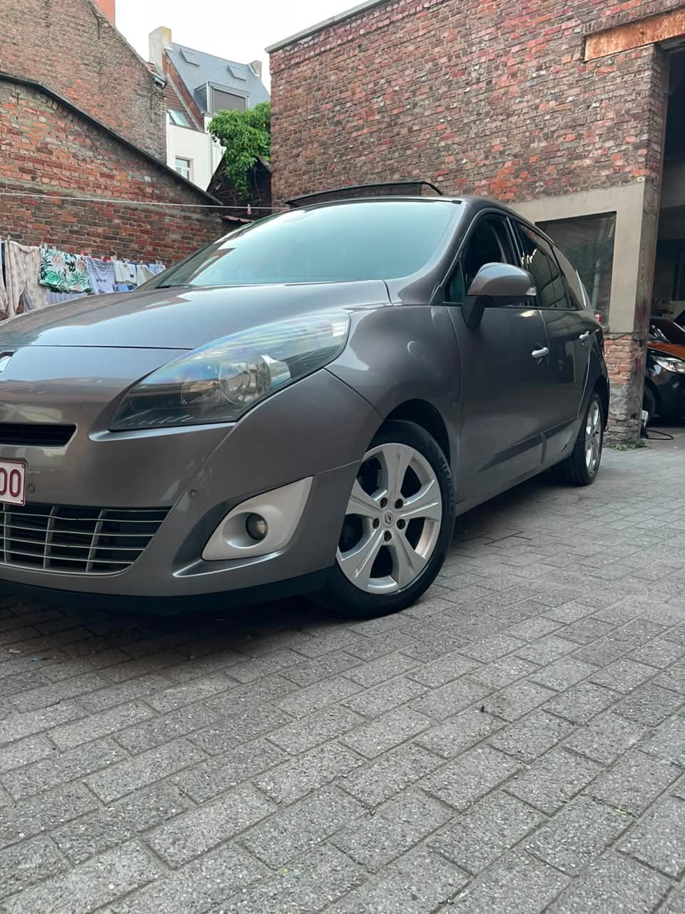 Renaut 7 zitplaatsen, Auto's, Renault, Voorwielaandrijving, Elektronische parkeerrem, Zwart, Leder en Stof