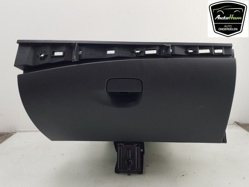COMPARTIMENT A GANTS Megane III Coupe (DZ) (|681080020R|), Renault, Utilisé, Peter-Huppertz-Straße 5
51063  Köln, DE, Dialog.deutschland@renault.de