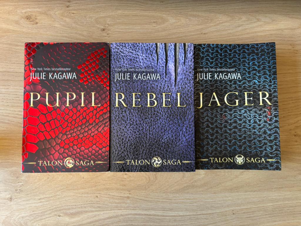 Julie Kagawa - Pupil, Rebel & Jager, Ophalen of Verzenden, Julie Kagawa