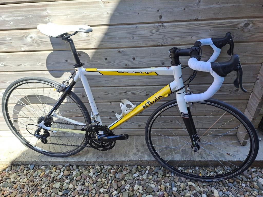 Decathlon B'Twin Sport 3 racefiets voor de kleinere renner., Fietsen en Brommers, Ophalen, 26 inch, Velgrem, Zo goed als nieuw
