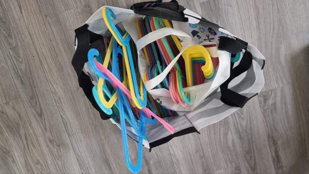 100 IKEA Bagis kinderhangers - Alle kleuren, Kleding | Dames, Kledinghangers, Ophalen