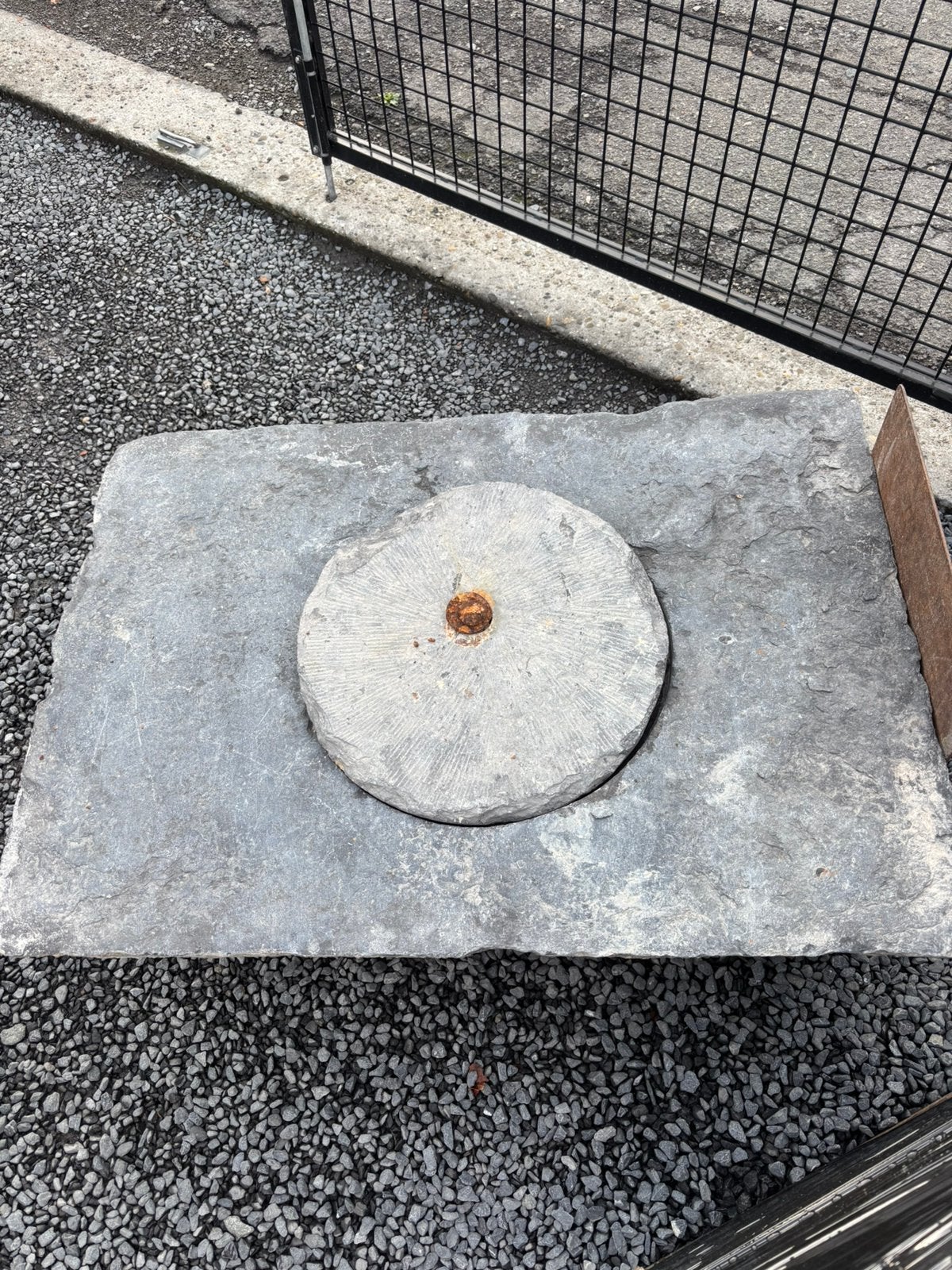 Antiek putdeksel Voor info BELLEN 0474220705, Ophalen