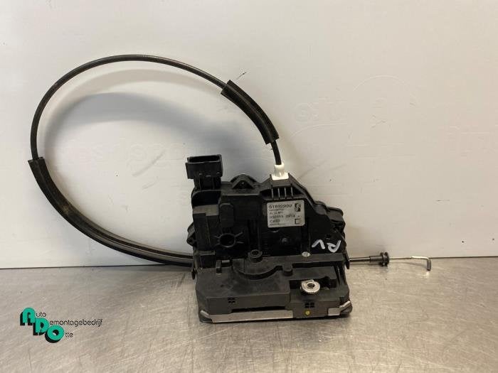 Serrure portière mécanique 2portes droite d'un Fiat Punto, Autos : Pièces & Accessoires, -, 3 mois de garantie, Utilisé, Fiat