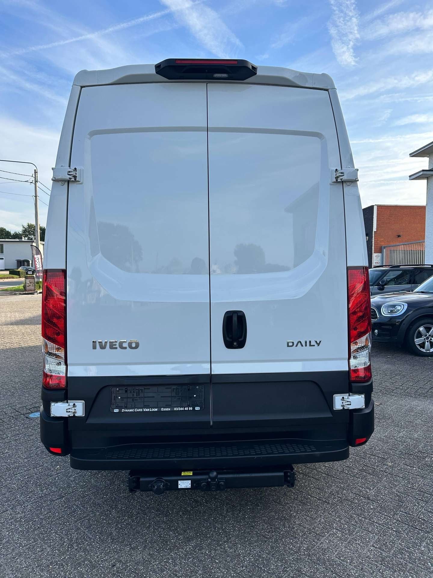 Iveco Daily 35S18V 3.0 180Pk Turbo Hi-Matic L3/H2 3Zit Cruis, Auto's, Automaat, Dealer onderhouden, Stof, Gebruikt