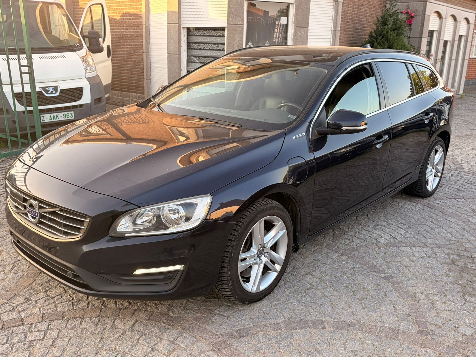 VOLVO V60 2.0 diesel hybride, Autos, Achat, Entreprise, Hybride Électrique/Diesel, 5 portes