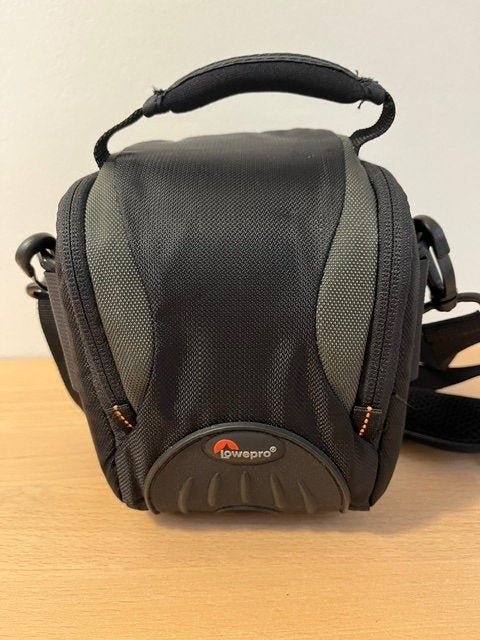 Lowepro Apex 100 AW fototasje, Audio, Tv en Foto, Foto | Cameratassen, Ophalen of Verzenden, Zwart, Waterafstotend, Schoudertas