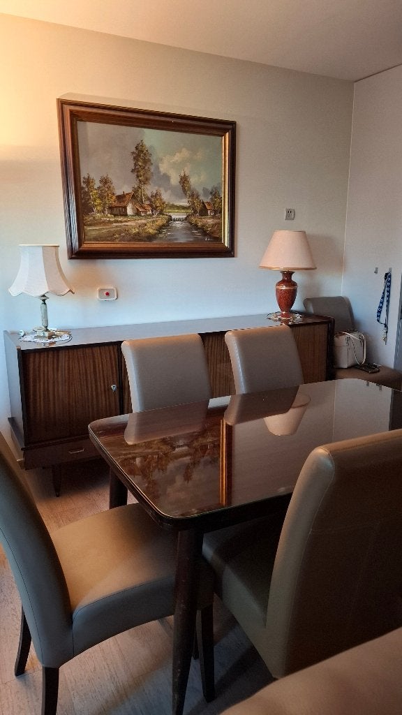 Eettafel en 4 lederen stoelen en vitrinekast, Ophalen, Gebruikt, 150 tot 200 cm, Met deur(en)