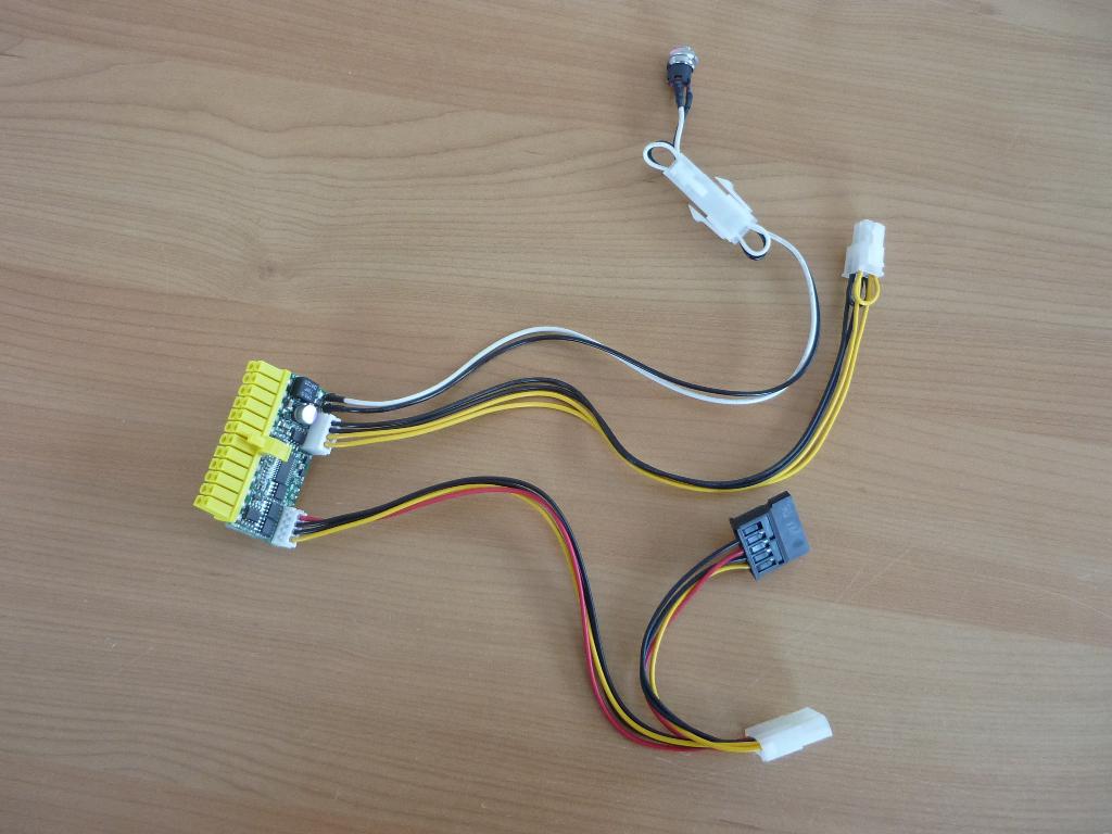 picoPSU 150 XT PicoPSU-150-XT 150W 12V DC-DC ATX Voeding, Computers en Software, Interne voedingen, Ophalen of Verzenden