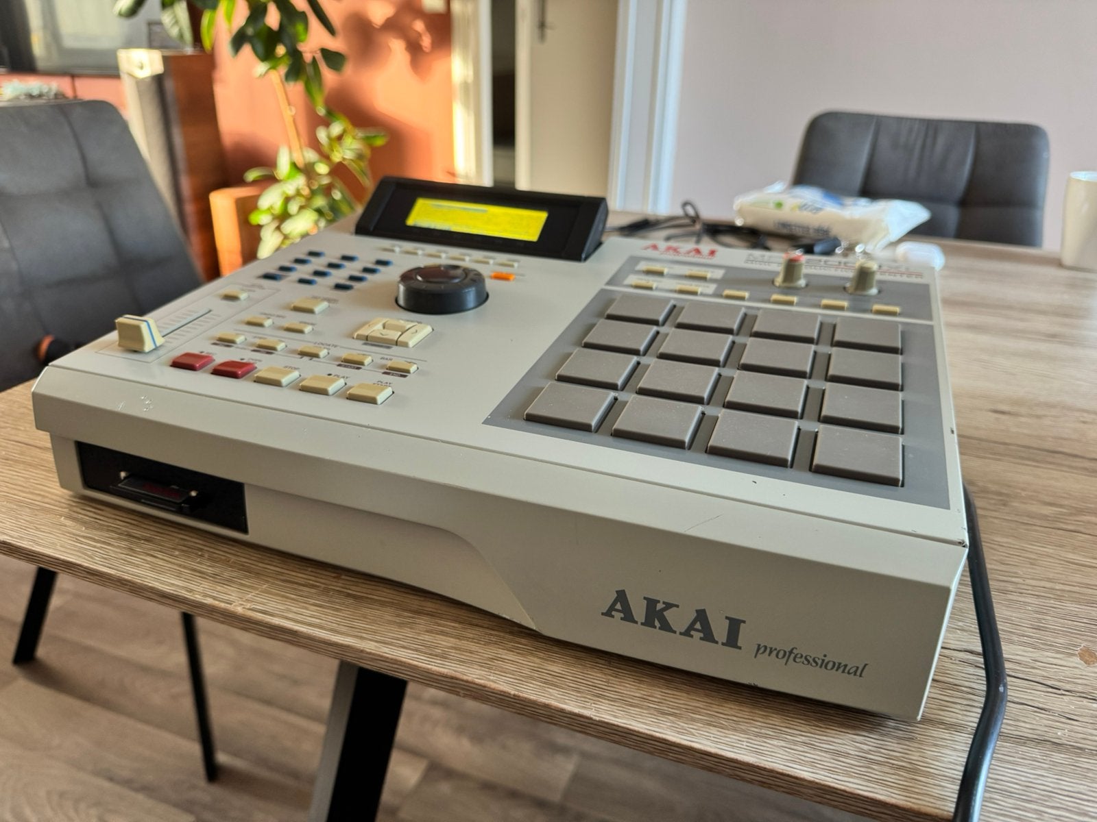 akai mpc 2000 xl avec lecteur de cartes et 32mb, Enlèvement, Comme neuf