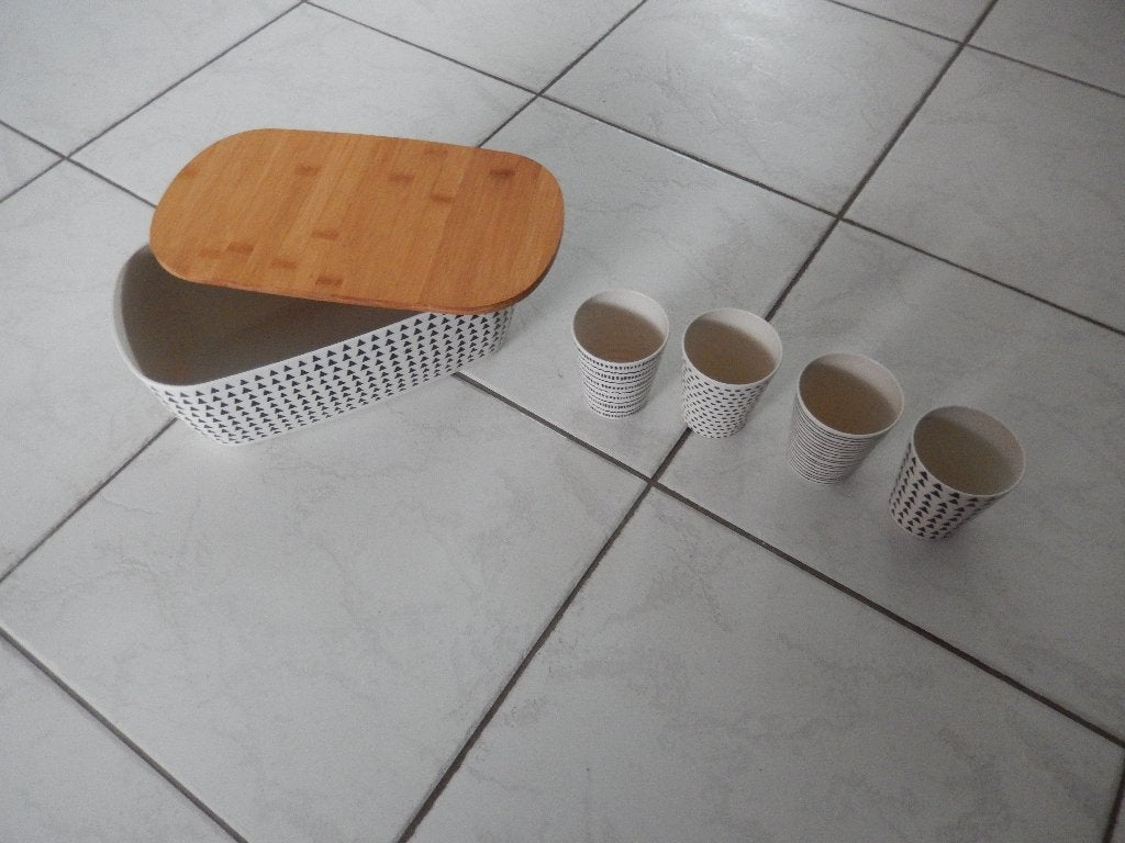 Broodset(bak/snijplank en bekers), Ophalen of Verzenden, Zo goed als nieuw, Kan