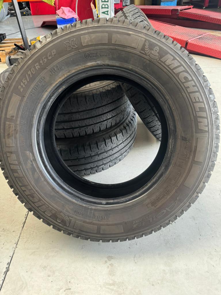 4 banden Michelin Agilis camper, Ophalen, Band(en)