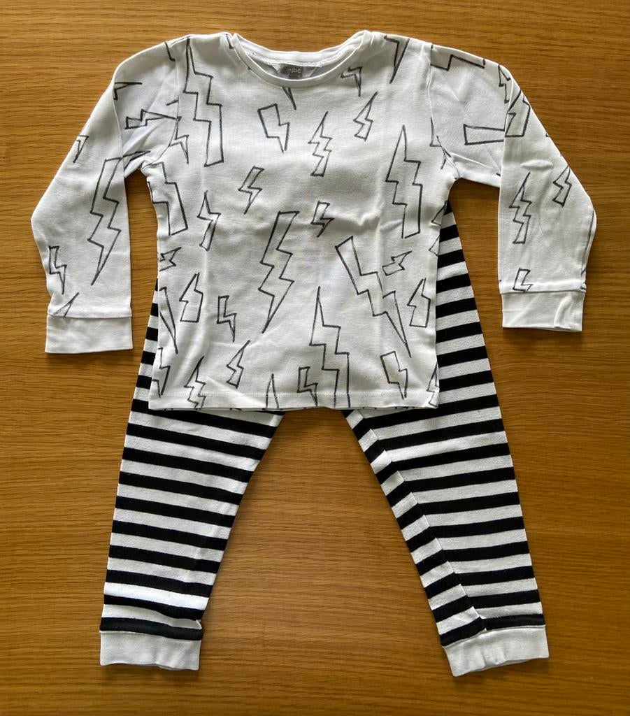 Pyjama blanc et noir JBC - 5 ans - 2€, Kinderen en Baby's, Gebruikt, Jongen, Nacht- of Onderkleding