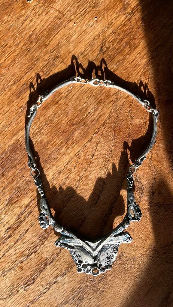 Ketting, Handtassen en Accessoires, Kettingen, Ophalen, Zo goed als nieuw, Grijs, Overige materialen