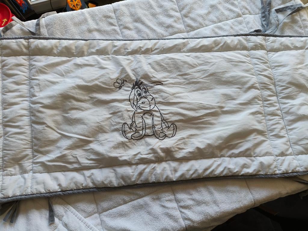 Bedomranding (kinderbed) Eeyore, Kinderen en Baby's, Dekens, Slaapzakjes en Inbakerproducten, Gebruikt, Overige typen, Ophalen of Verzenden