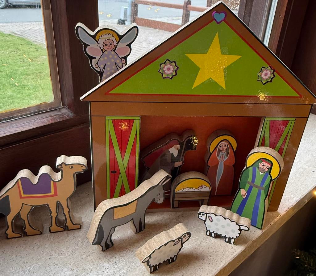 Houten kerststalletje met beeldjes, Diversen, Kerst, Ophalen, Zo goed als nieuw