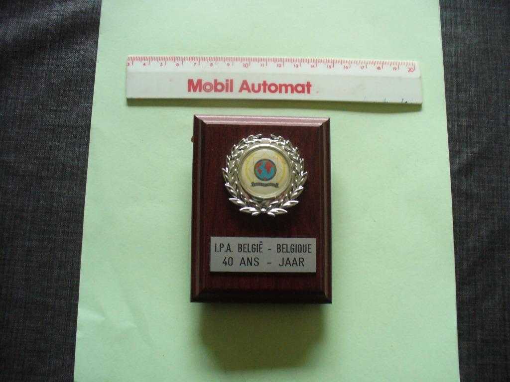 Aandenken 40 jaar I.P.A. België, Verzenden, Overige soorten, Embleem of Badge