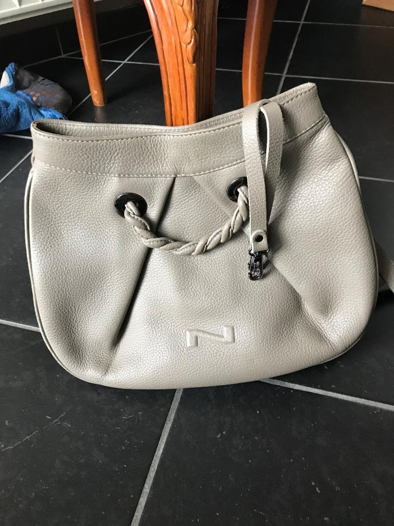 Grijze handtas Natan - Perfecte staat!, Bijoux, Sacs & Beauté, Sacs | Sacs Femme, Comme neuf, Sac à main, Gris, Enlèvement ou Envoi