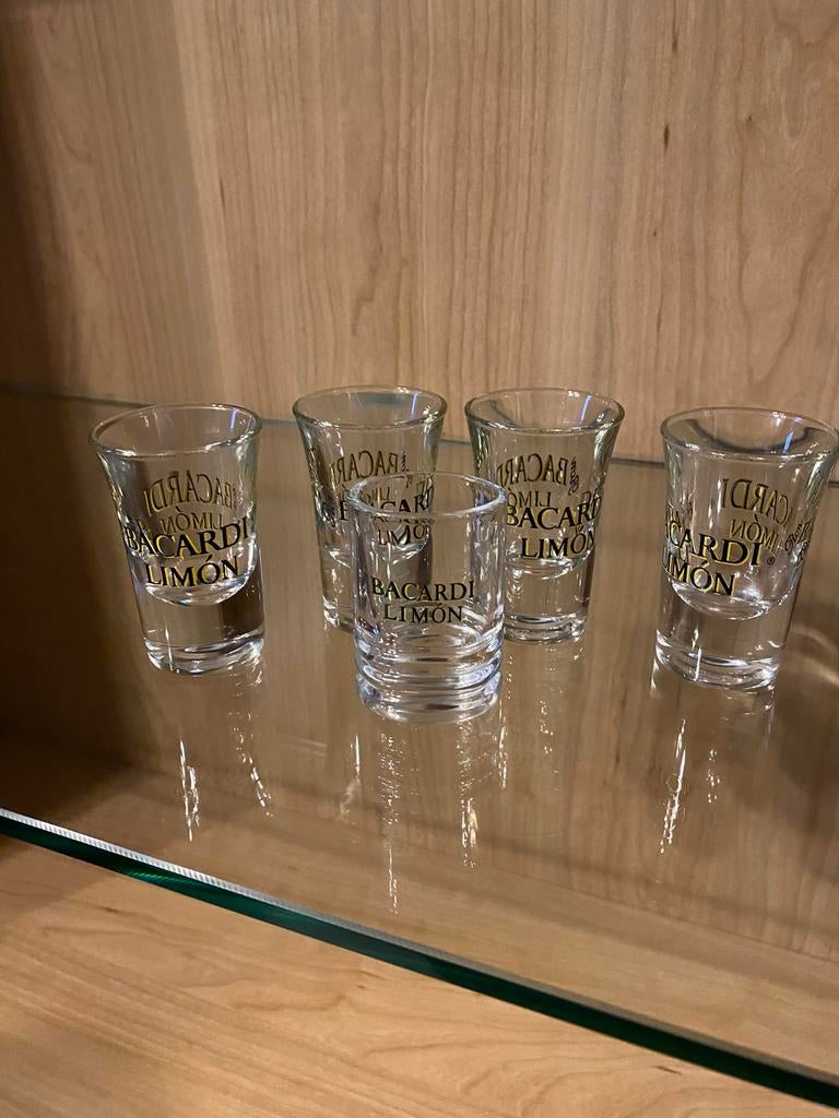 Bacardi glaasjes, Verzamelen, Ophalen, Zo goed als nieuw, Borrel- of Shotglas