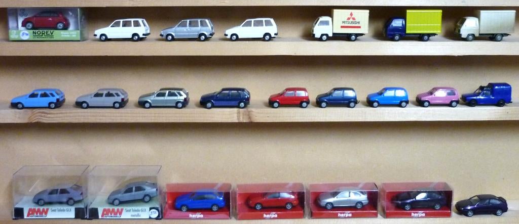 Personen auto's FIAT - NISSAN - MITSUBISCHI - SEAT  1/87  HO, Overige merken, Gelijkstroom of Wisselstroom, Overige typen, Ophalen of Verzenden