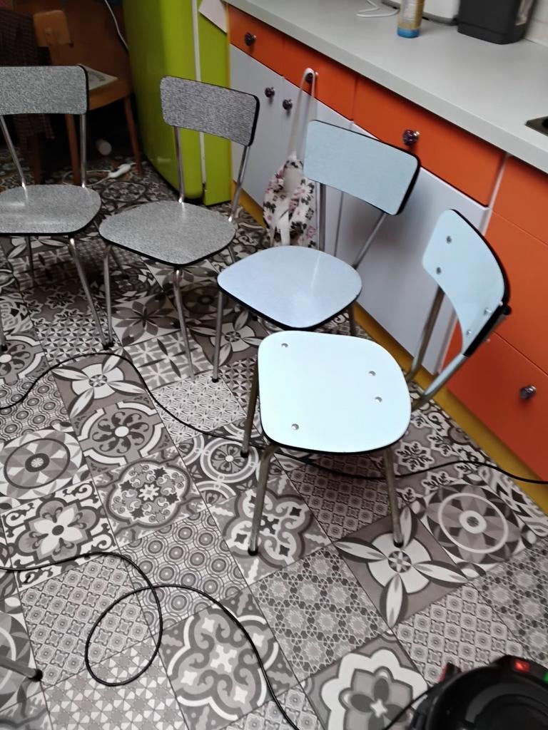 Formicastoelen, Enlèvement