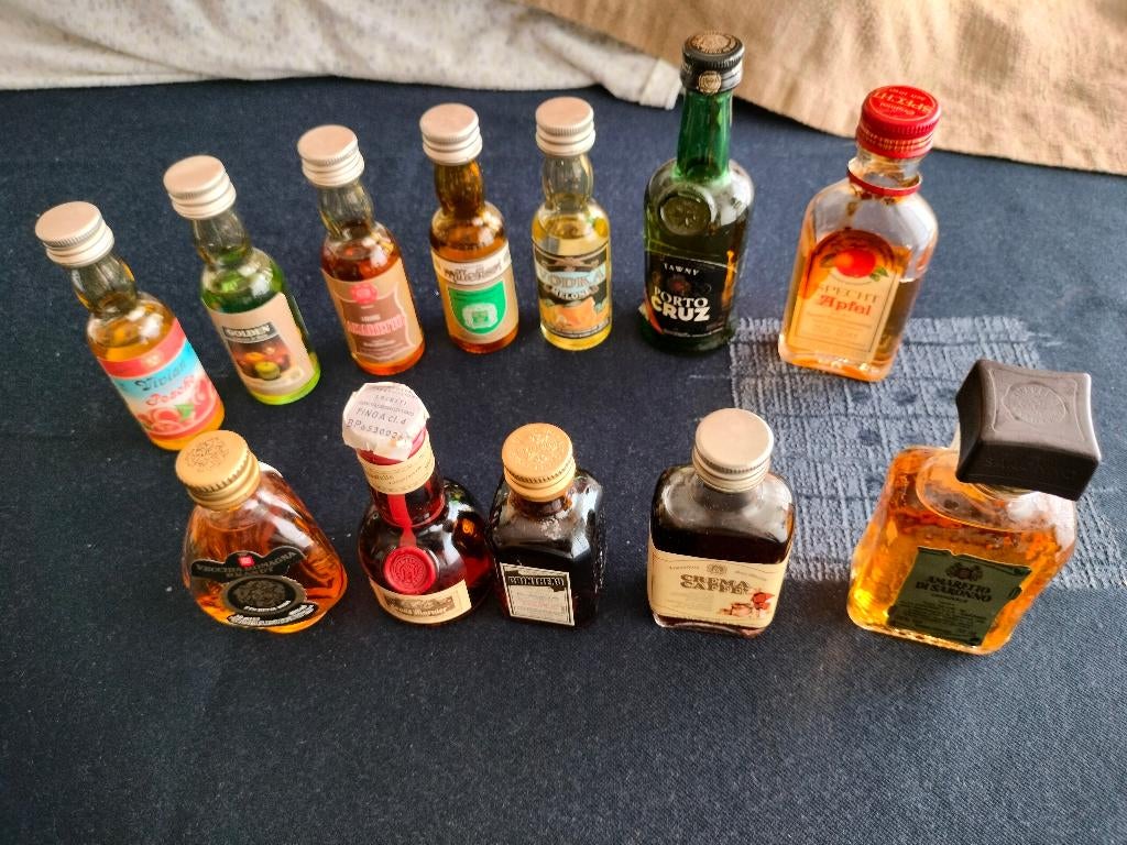 lot flesjes likeur Amaretto vodka genever porto Cointreau, Ophalen of Verzenden
