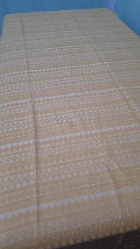 Nappe ocre jaune 185 cm par 120 cm, Maison & Meubles, Nappes, Enlèvement