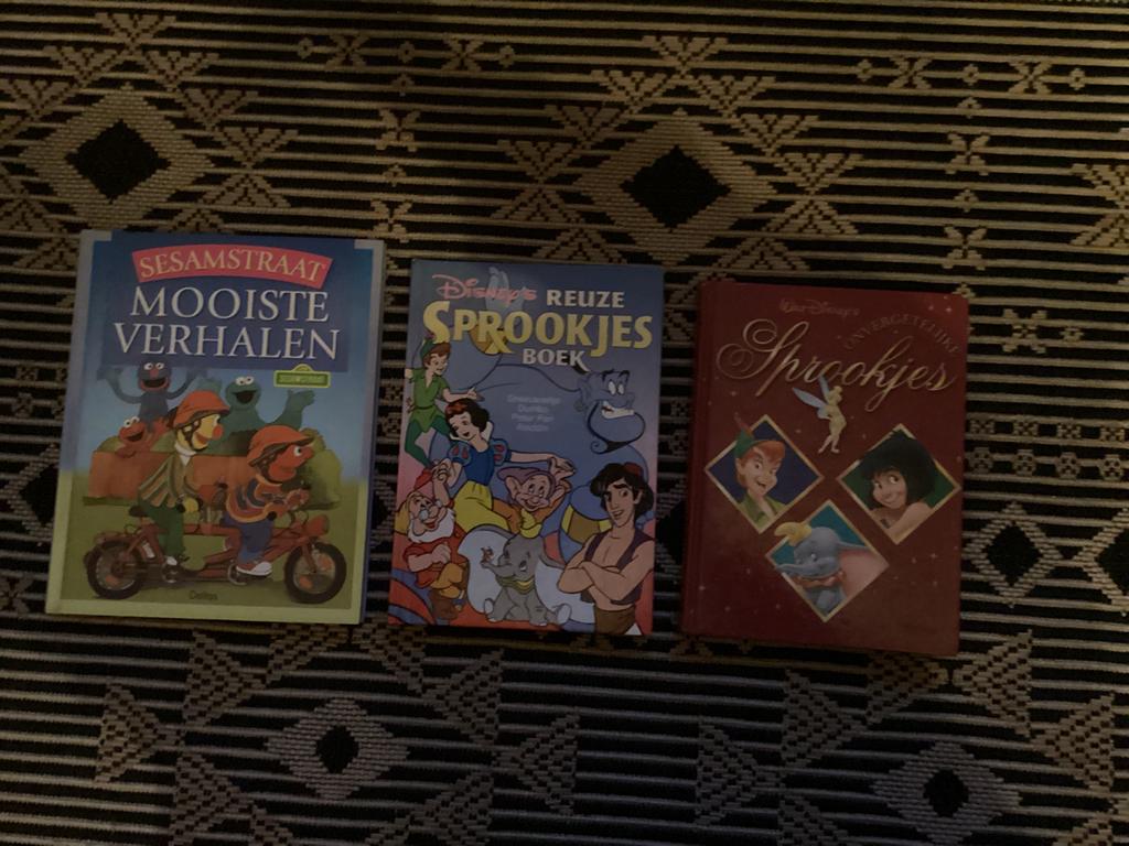Sprookjes boeken (Disney en Sesamstraat), Boeken, Ophalen, Zo goed als nieuw