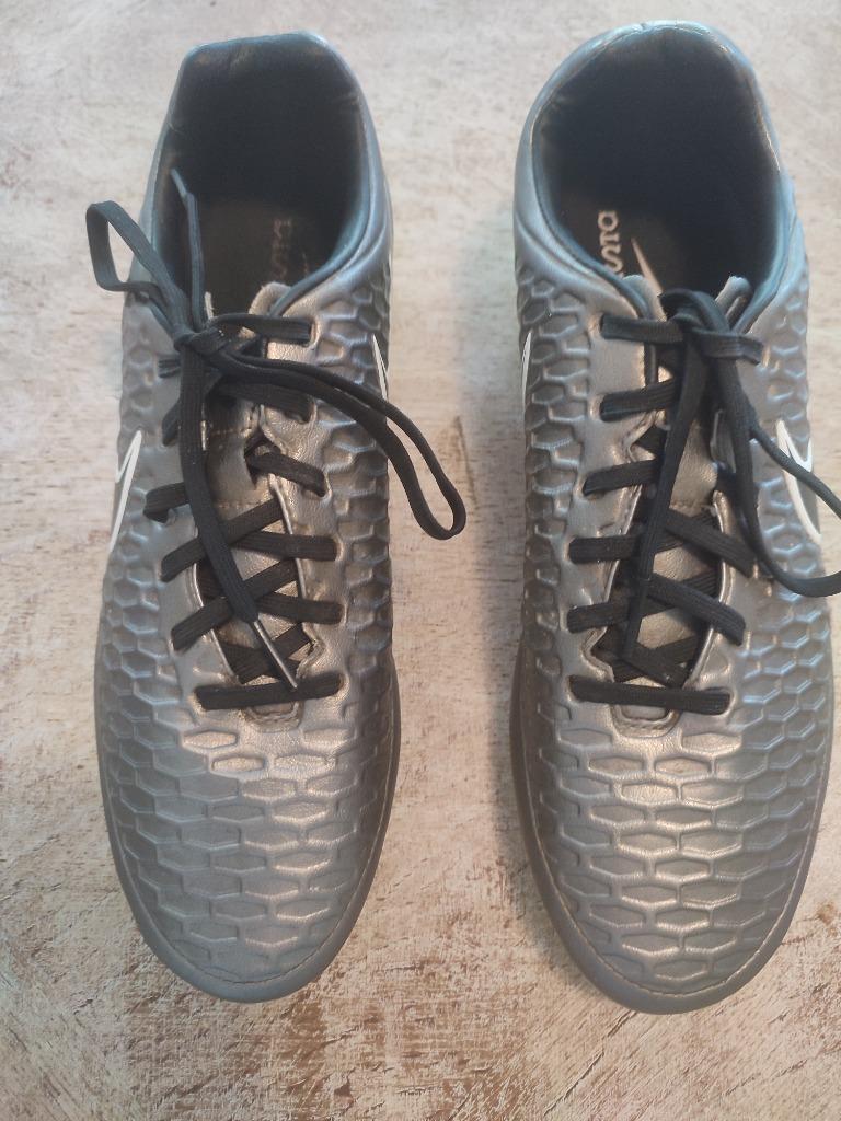 Nike magista voetbalschoenen 42,5 grijs gewafeld, Ophalen of Verzenden, Zo goed als nieuw, Schoenen