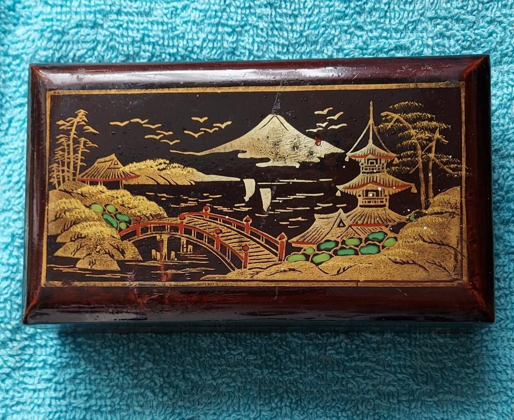 Boîte chinoise 13cm sur 8cm h4cm, Enlèvement ou Envoi