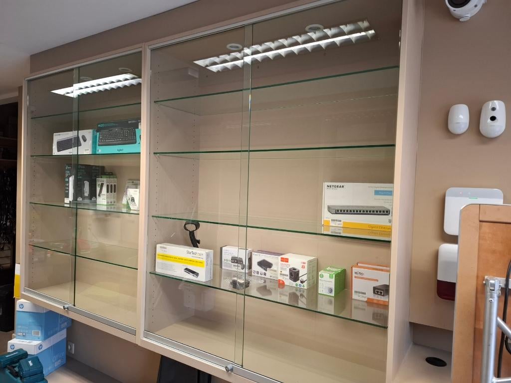 Vitrinkast voor winkel om op te hangen, Ophalen, Met plank(en), 100 tot 150 cm, 100 tot 150 cm