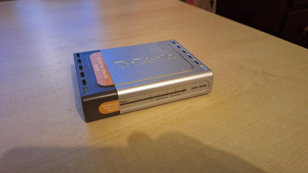 Dlink switch10/100, Ophalen of Verzenden, Zo goed als nieuw