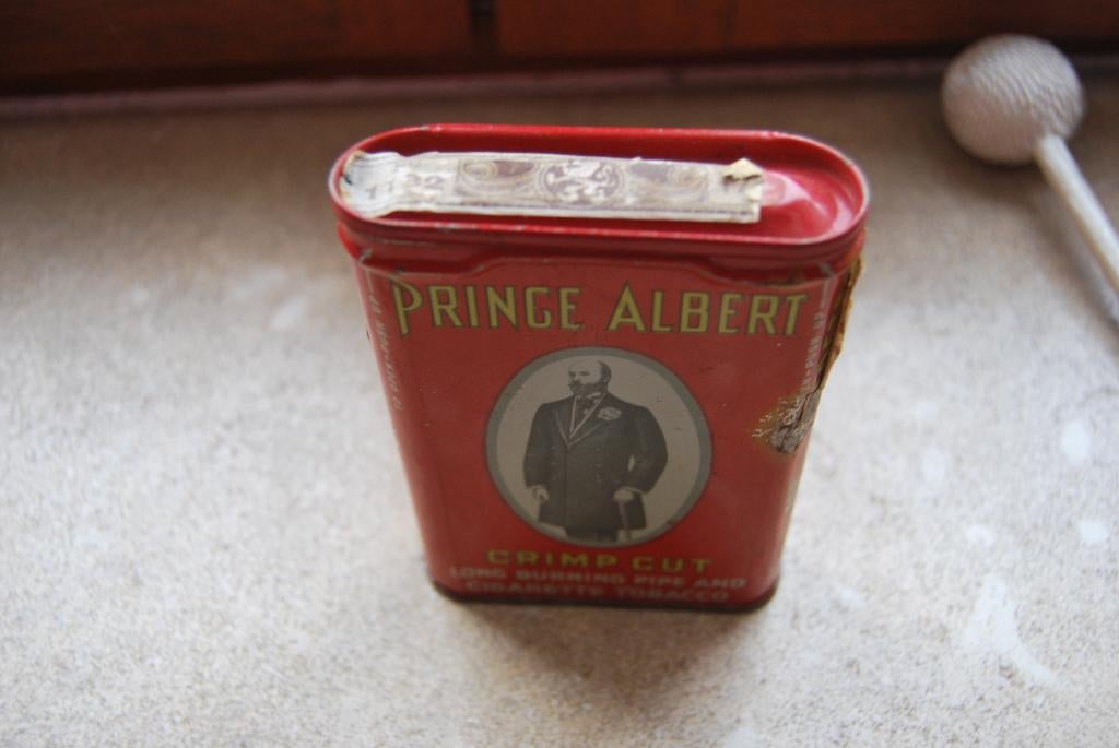PRINCE ALBERT. ANCIENNE BOITE A TABAC, Enlèvement ou Envoi