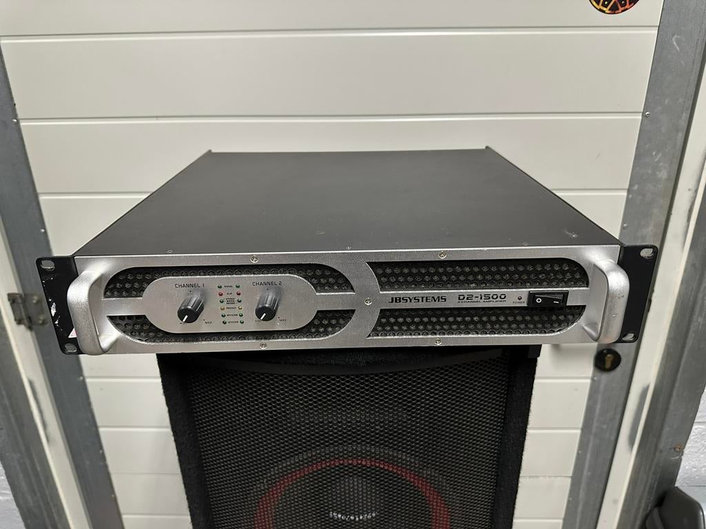 Jb Systems D2-1500 versterker met crossover, Ophalen, Zo goed als nieuw