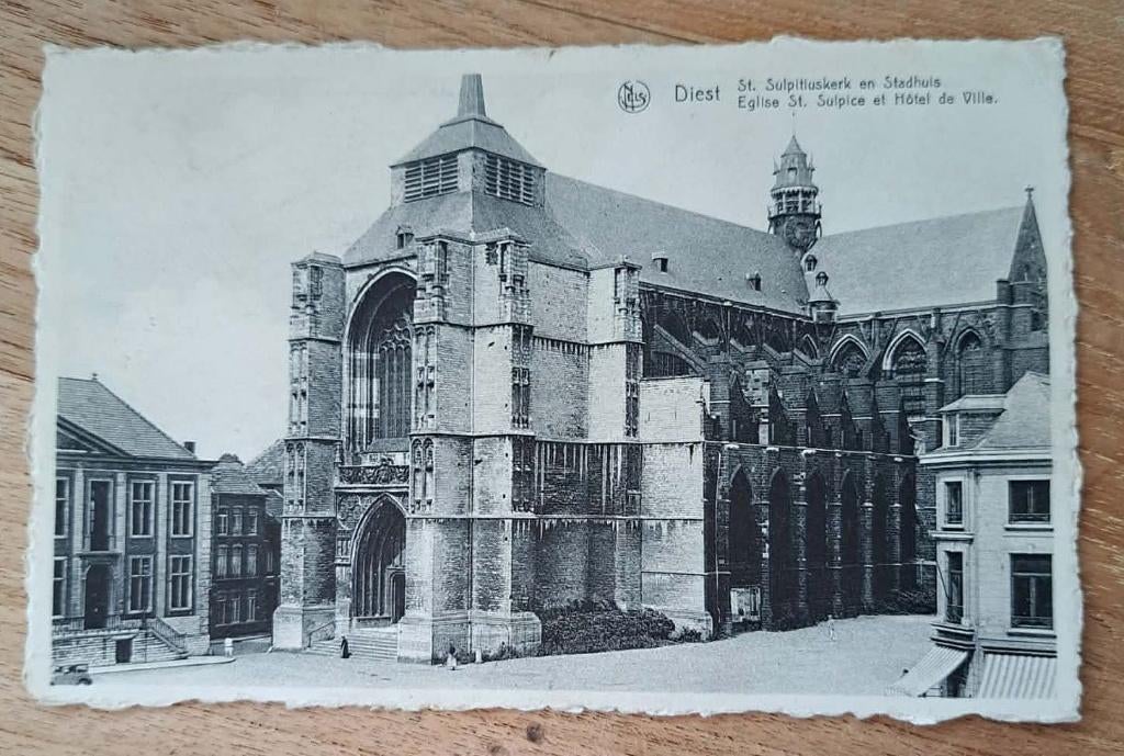 postkaart Diest - St. Sulpitiuskerk en Stadhuis, Verzamelen, Ophalen of Verzenden, Ongelopen, Vlaams-Brabant