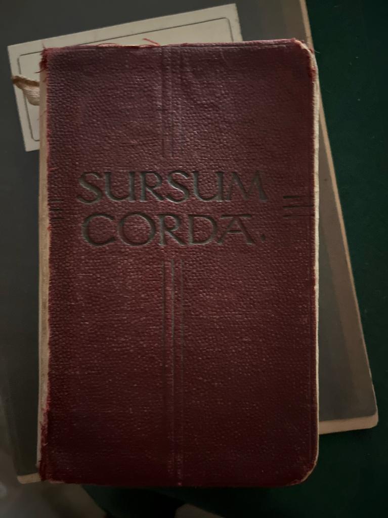 Sursum corda gedenkboek en zangboek, Ophalen, Zo goed als nieuw