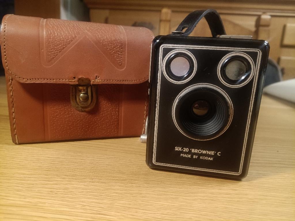Kodak Six-20 Brownie C Vintage 1940s + hoesje +  handleiding, Ophalen of Verzenden, Gebruikt, Kodak