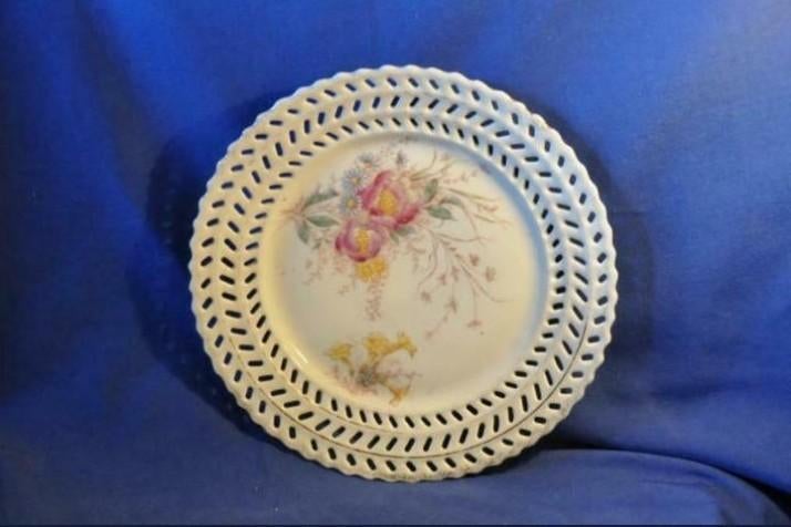 § assiette decorative ajouree fleurie, Antiquités & Art, Enlèvement ou Envoi