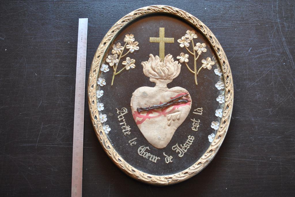 Cadre broderie fleurs Coeur couronné de Jésus épine ex voto, Antiek en Kunst, Ophalen of Verzenden