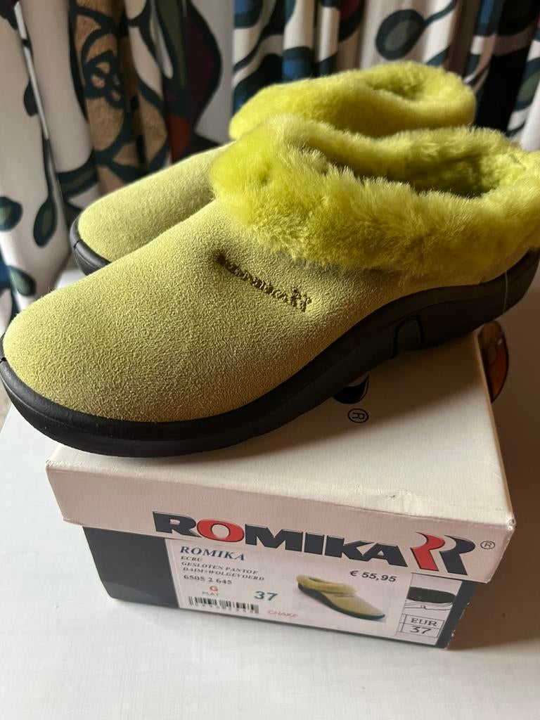 Nieuwe Romika damespantoffeks m 37, echt schaapwol, Kleding | Dames, Schoenen, Ophalen of Verzenden