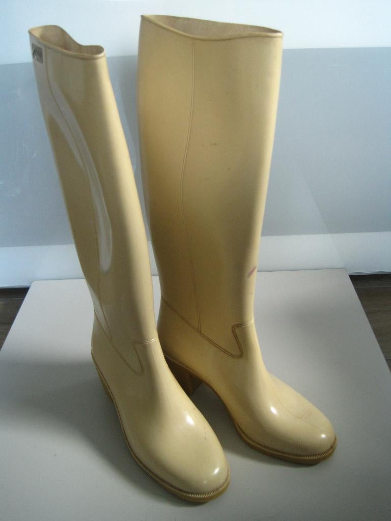 Bottes en plastique vintage rétro Superga beiges taille 38, Vêtements | Femmes, Chaussures, Enlèvement ou Envoi, Beige, Porté