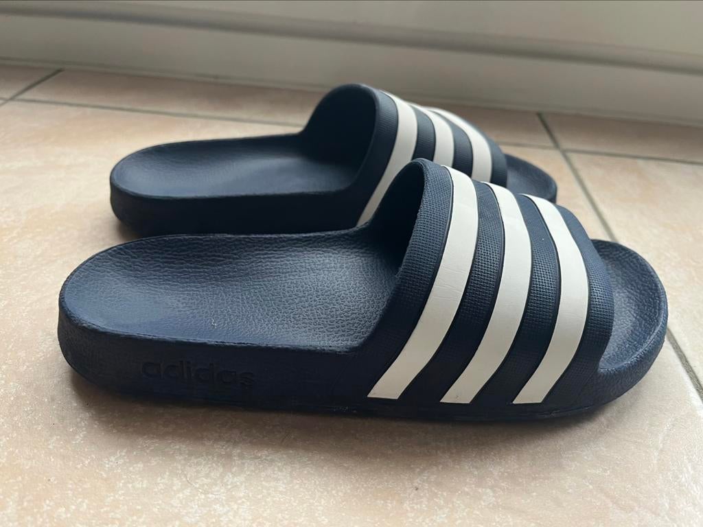Adidas slippers zgan, Zo goed als nieuw, Ophalen, Slippers, Blauw