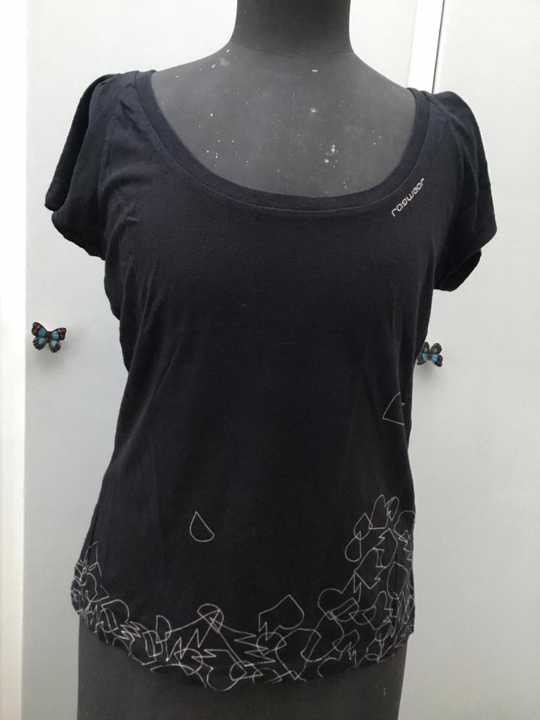 T-shirt zwart merk Ragwear maat medium, Maat 38/40 (M), Zwart, Ophalen of Verzenden, Zo goed als nieuw