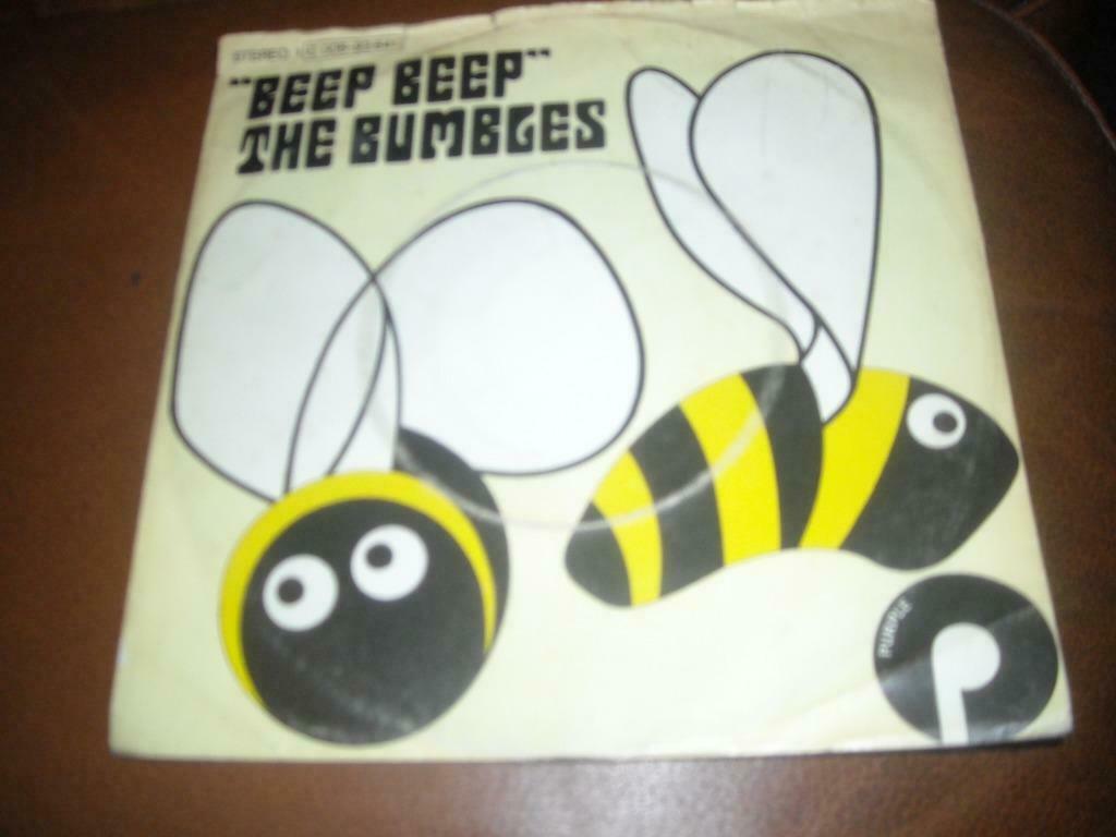 45T The Bumbles : Beep beep...Buzz off, Ophalen of Verzenden