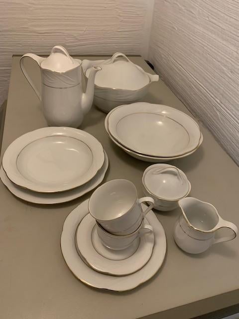 Compleet porseleinen eet-en koffieservies Winterling Bavaria, Huis en Inrichting, Ophalen, Zo goed als nieuw, Effen, Porselein