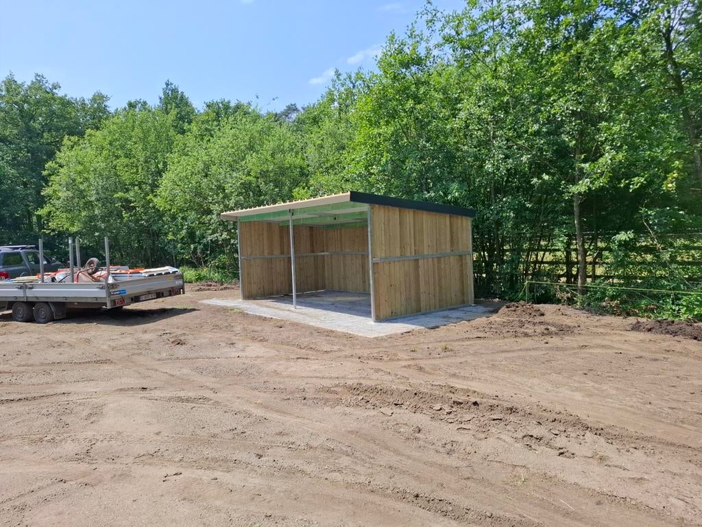 Schuilstal buitenstal weidestal boxen ramen deuren omheining