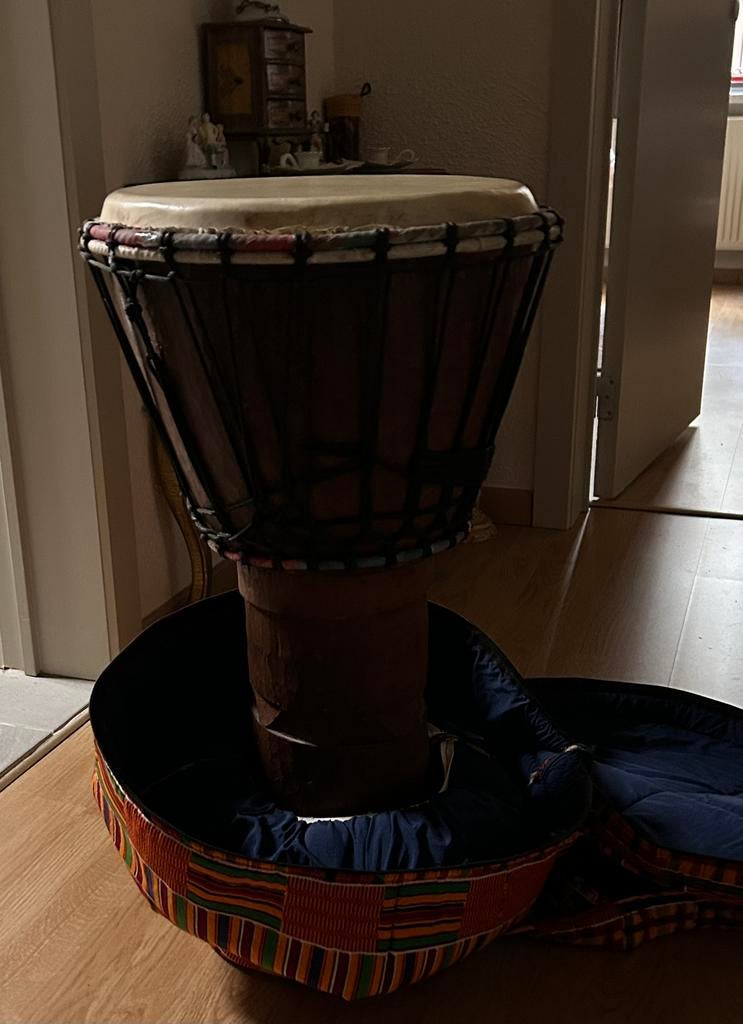 Djembe met kleedje, Enlèvement, Comme neuf