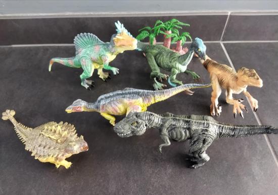 Set de dinosaures - figurines dinosaures, Enfants & Bébés, Jouets | Figurines, Enlèvement ou Envoi, Comme neuf