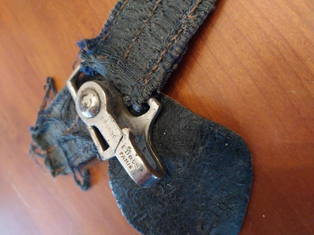 Fixation de ceinturon pour bélières de sabres, Collections, Objets militaires | Général, Armée de terre, Enlèvement ou Envoi