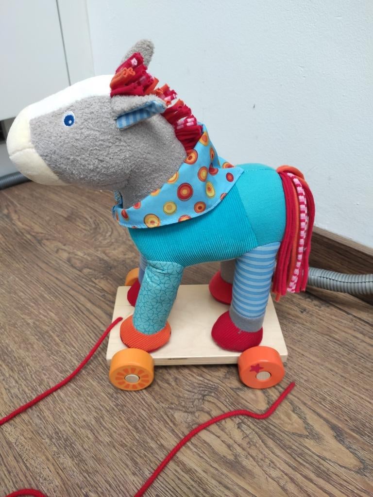 Haba Trekspeeltje -- Paard Kakelbont + rolplank, Kinderen en Baby's, Speelgoed | Hobbelfiguren, Zo goed als nieuw, Ophalen