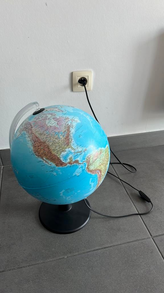 Wereldbol met lamp, Ophalen, Verlicht, Zo goed als nieuw